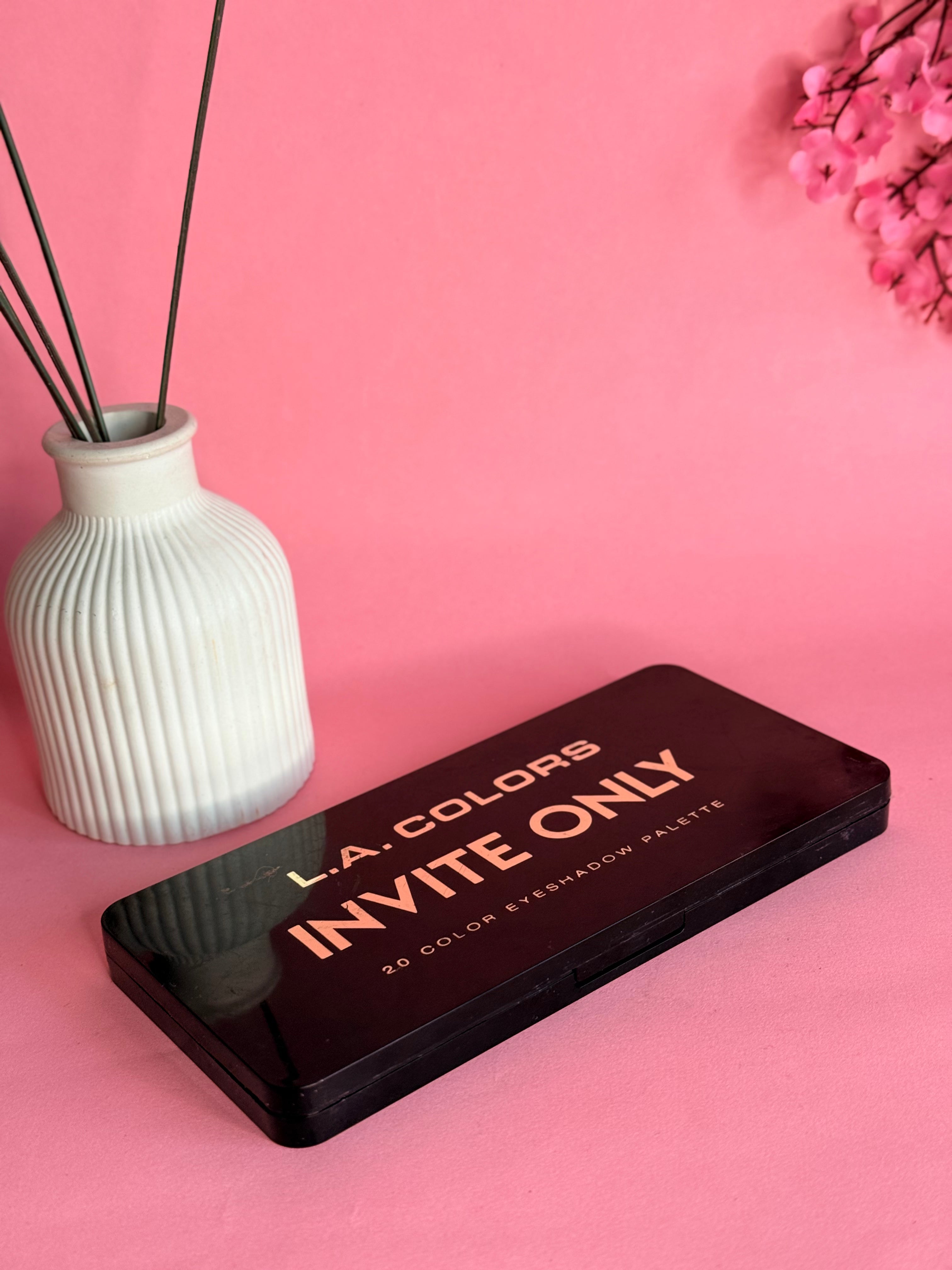 L.A Colors Invite Only 20 Colors Eyeshadow Palette Shade-CBES457